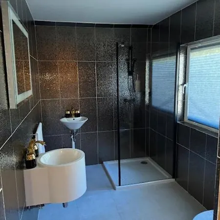 Maximilian Apartment *